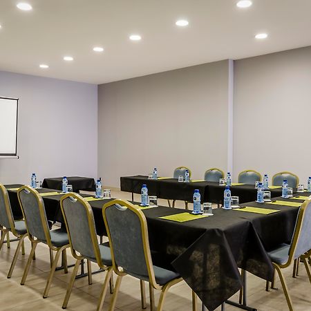 Hotel Exe Barcelona Gate Sant Joan Despí Екстериор снимка