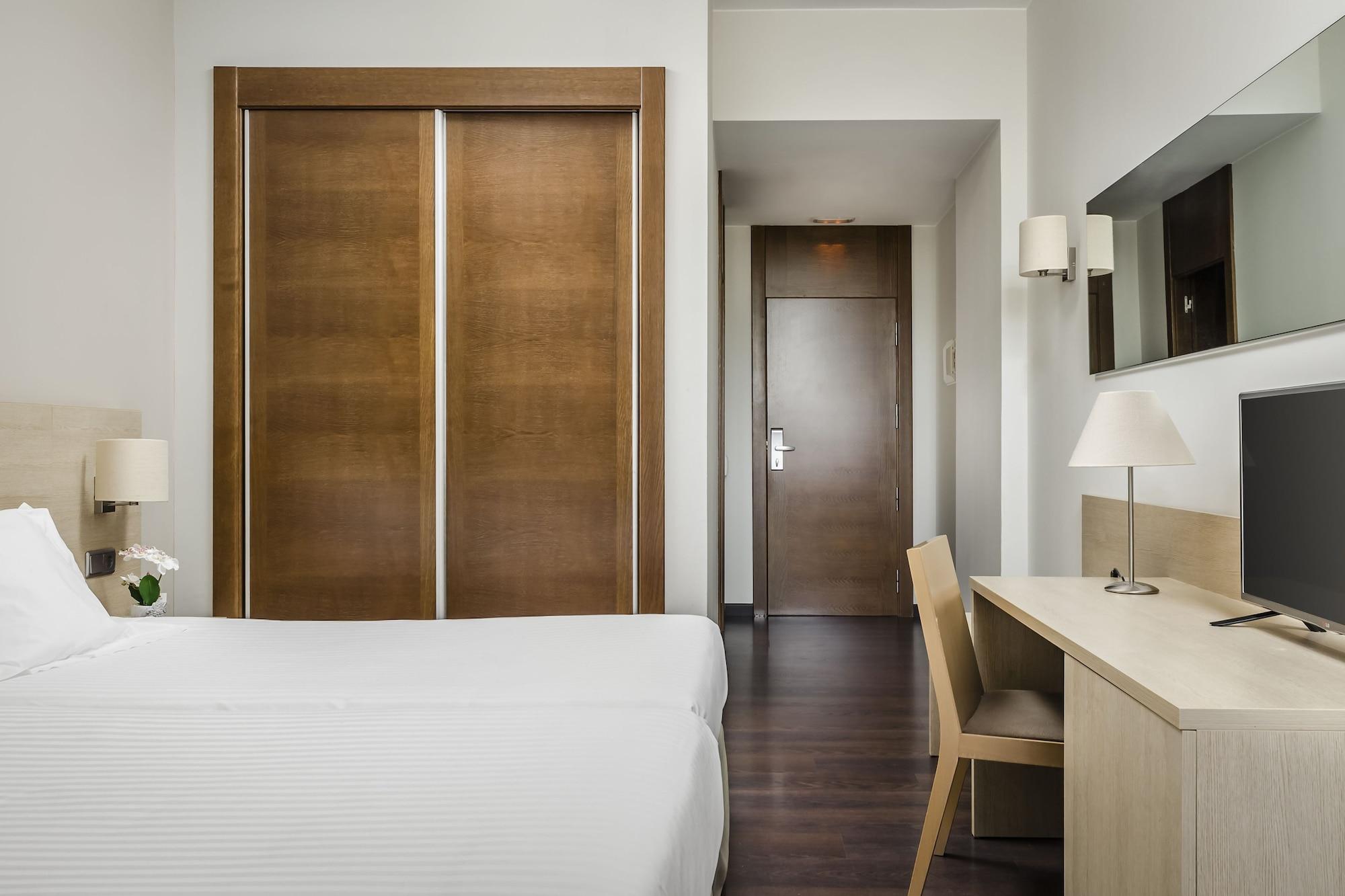Hotel Exe Barcelona Gate Sant Joan Despí Екстериор снимка