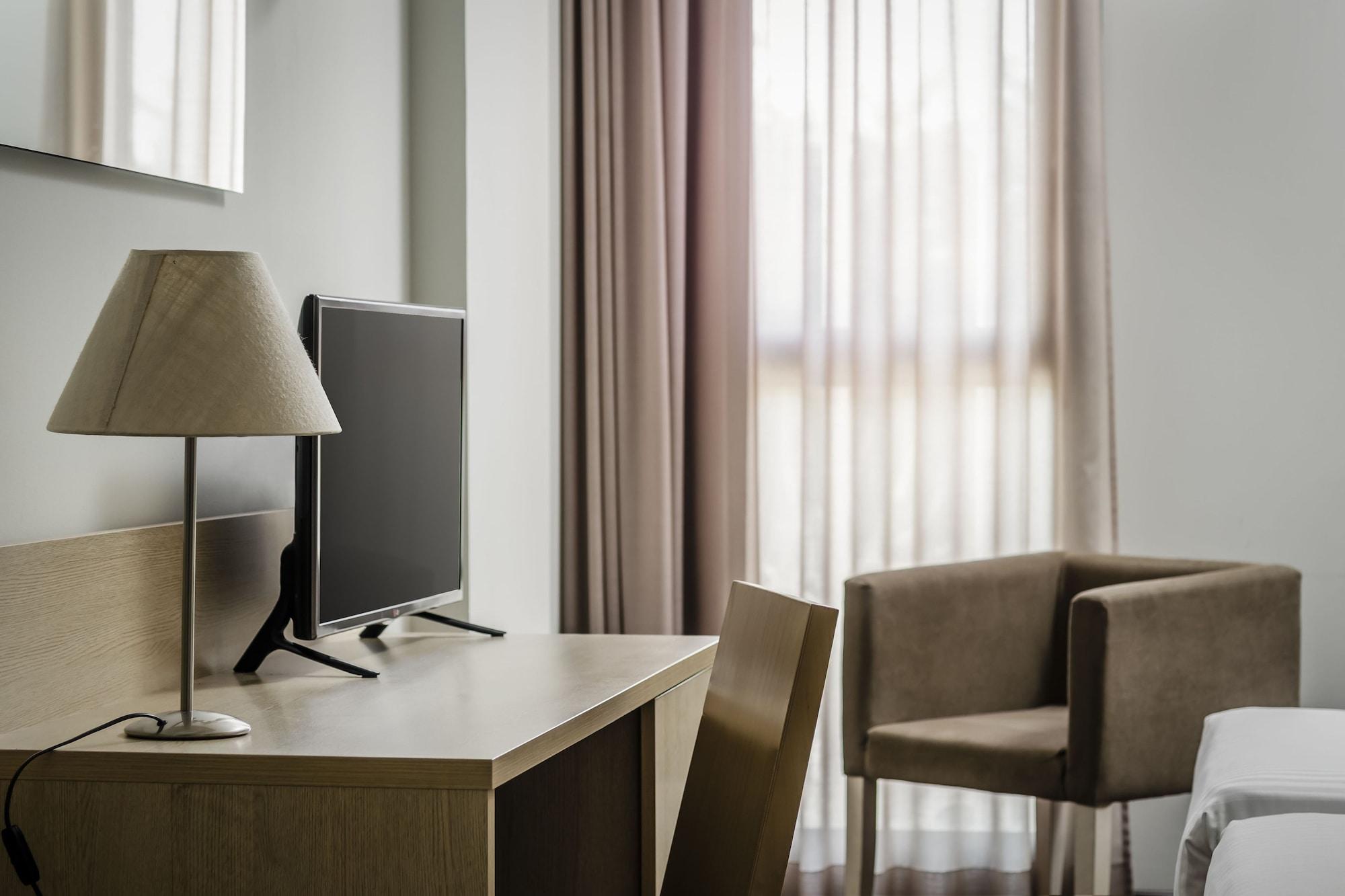 Hotel Exe Barcelona Gate Sant Joan Despí Екстериор снимка