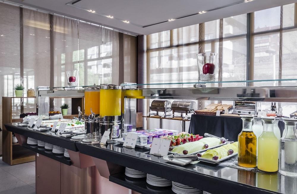 Hotel Exe Barcelona Gate Sant Joan Despí Екстериор снимка
