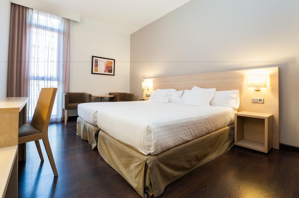 Hotel Exe Barcelona Gate Sant Joan Despí Екстериор снимка