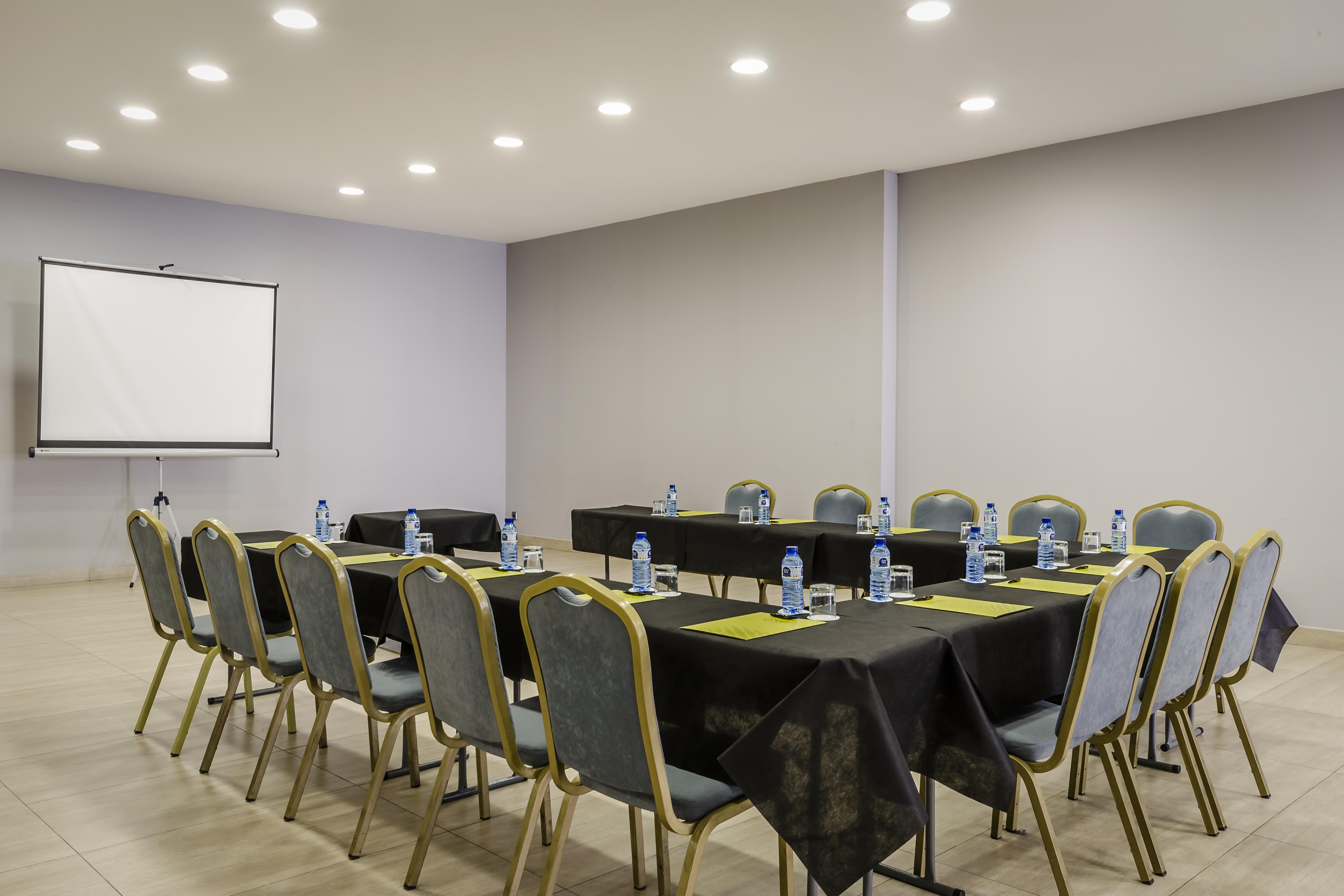 Hotel Exe Barcelona Gate Sant Joan Despí Екстериор снимка