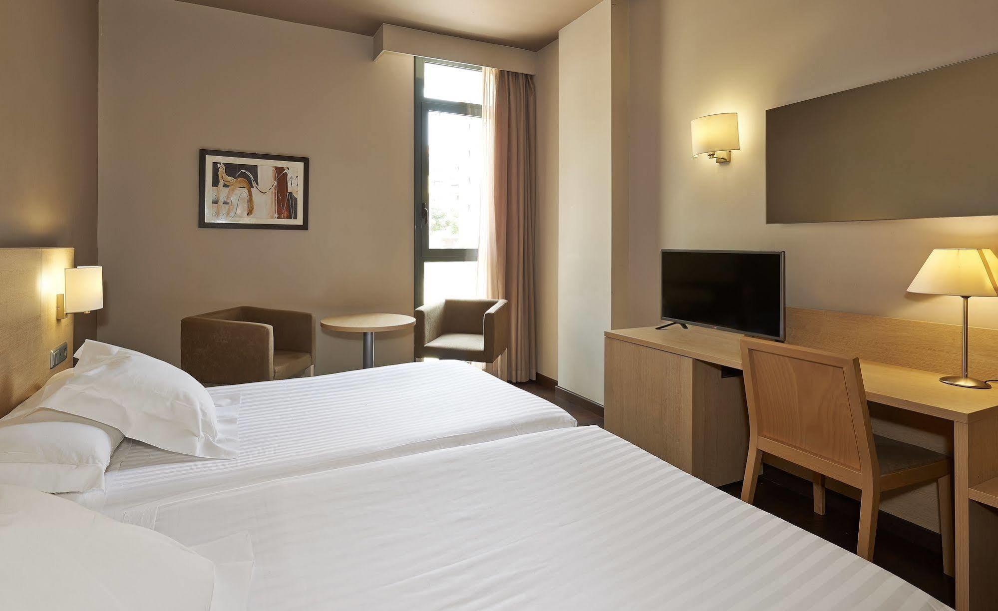 Hotel Exe Barcelona Gate Sant Joan Despí Екстериор снимка